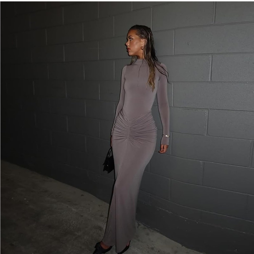 Elegant Long Sleeve Gray Dress - Picture 4 of 7